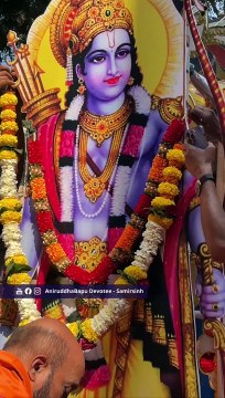 Khar Garment Merchant' Welfare Association' procession_ Sadguru Aniruddha offered shawl, etc to Ram