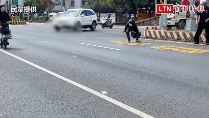 屏東市突然出現千元大鈔飄落，民眾紛紛搶拾💸