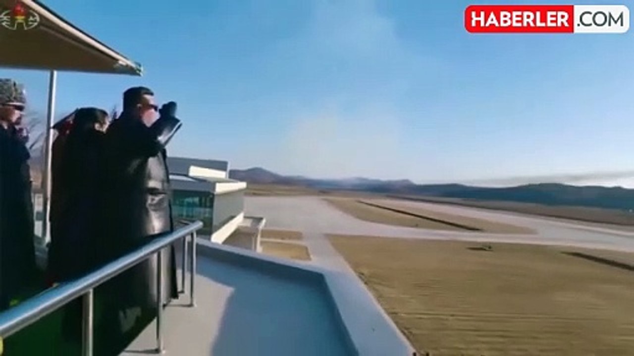 Savaş uçaklarının gösterisini izleyen Kuzey Kore liderinin ağzı açık kaldı