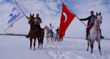 Erzurum’da kar üzerinde cirit keyfi
