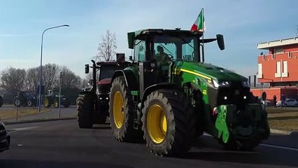 Brescia, agricoltori in corteo con i propri trattori