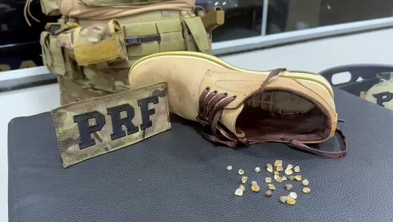 PRF apreende pedras misteriosas dentro de sapato de paraguaio procurado pela Justiça