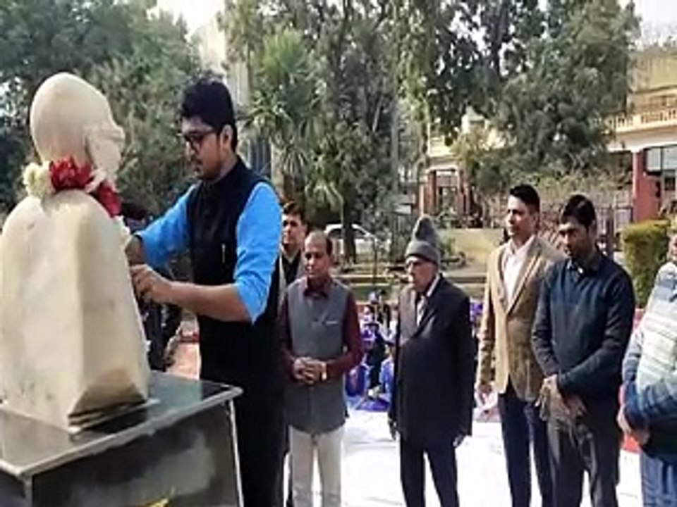 शहीद दिवस पर राष्ट्रपिता महात्मा गांधी को दी श्...