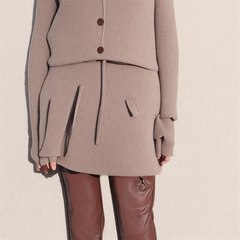 La jupe plissée en maille de Mango : un incontournable pour une touche de chaleur dans vos tenues !