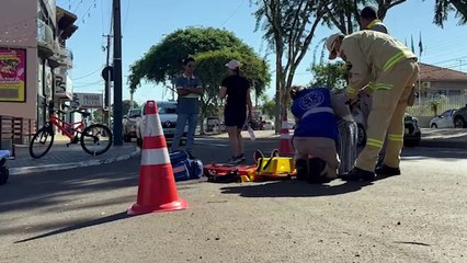 Ciclista fica ferida em acidente na Avenida Rocha Pombo
