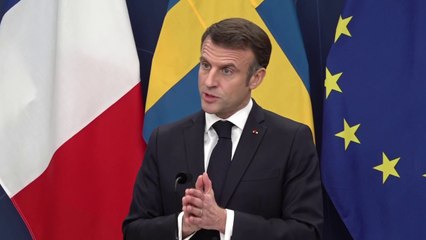 Emmanuel Macron: "Nous, Européens, devons continuer à accompagner le peuple ukrainien"