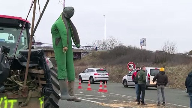 Frankreichs Bauern setzten Belagerung von Paris fort