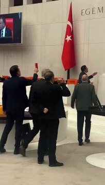 TİP'li Can Atalay hakkında karar okunurken TBMM'de taşkınlık!