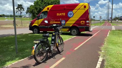 Download Video: Ciclista fica ferida ao se envolver em acidente na Avenida Tancredo Neves