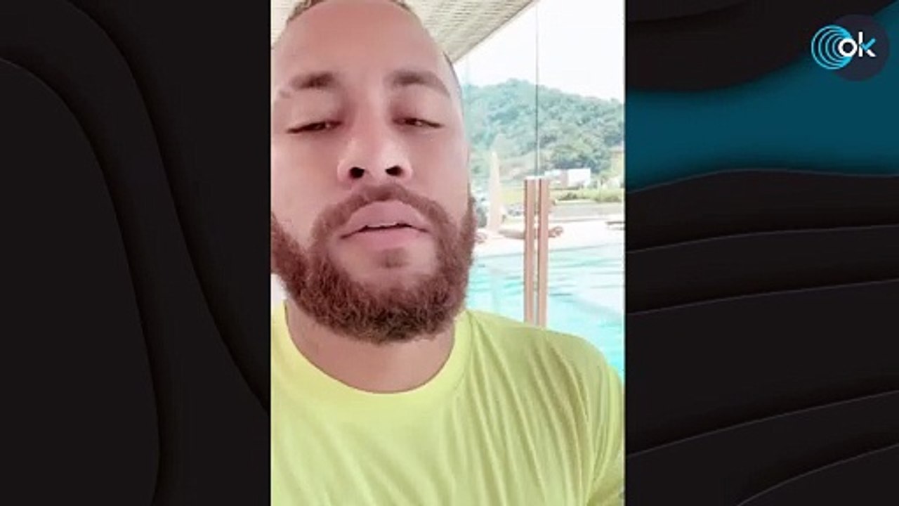 Neymar enseña la tripa y explota contra los que le llaman gordo: «¡A chuparla, haters!»