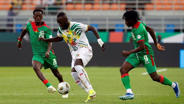 مالي تتخطّى بوركينا فاسو وتبلغ ربع نهائي كأس أمم إفريقيا كوت ديفوار 2023 توتال إنيرجيز