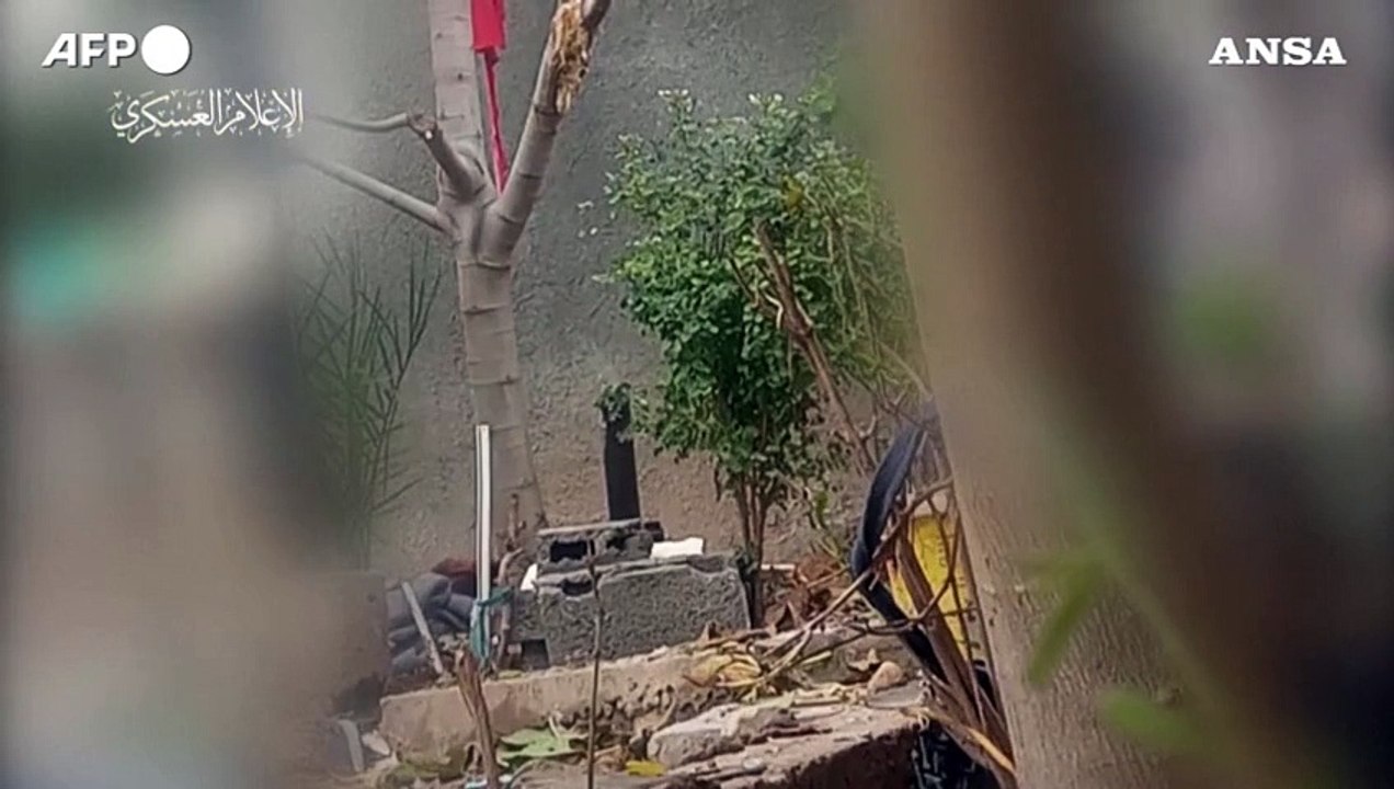 Striscia di Gaza, militanti di Hamas sparano colpi di mortaio