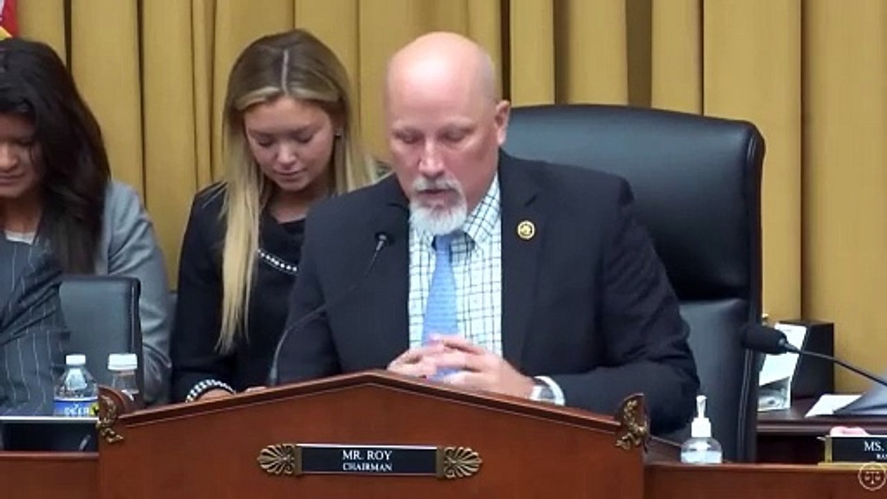 Représentant Chip Roy : « Nous sommes ici aujourd'hui parce que le président des États-Unis ne remplit pas son devoir de défendre notre pays, de défendre les frontières des États-Unis, comme l'exige la Constitution. »