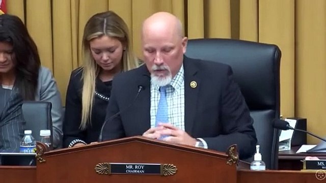 Représentant Chip Roy : « Nous sommes ici aujourd'hui parce que le président des États-Unis ne remplit pas son devoir de défendre notre pays, de défendre les frontières des États-Unis, comme l'exige la Constitution. »