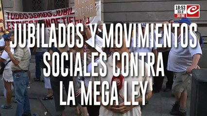 Download Video: Jubilados y movimientos sociales protestan en el Congreso