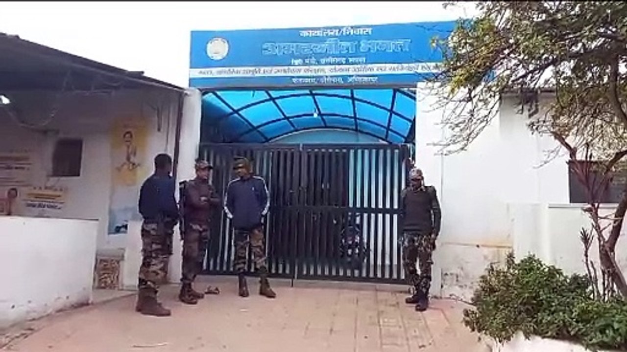 पूर्व खाद्य मंत्री अमरजीत के बंगले में आयकर विभ...