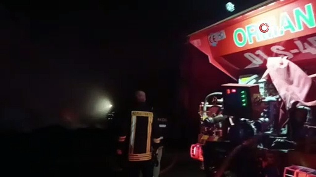 Sanayi sitesindeki yangında iş yeri ve iki otom...