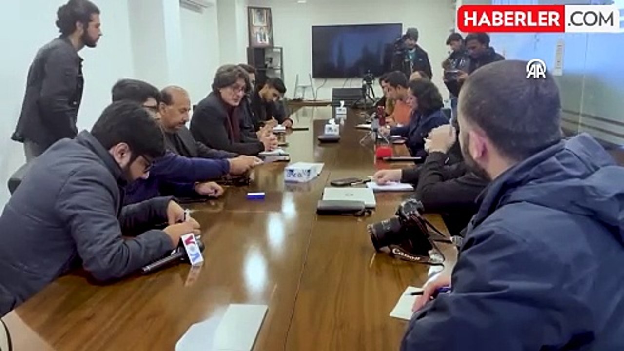 Pakistan'da İmran Han, yargılandığı yolsuzluk davasında 14 yıl hapis cezası aldı