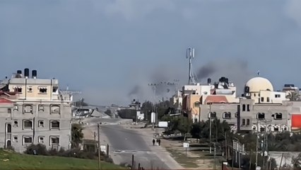 انتشال جثامين 5 شهداء من عائلة النجار في خان يونس