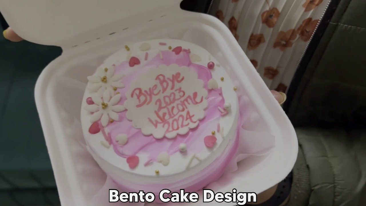 नए साल में मिला मुझे ये Bento केक का ऑर्डर | Pineapple Bento Cake | How To Make Mini Lunchbox Cake |