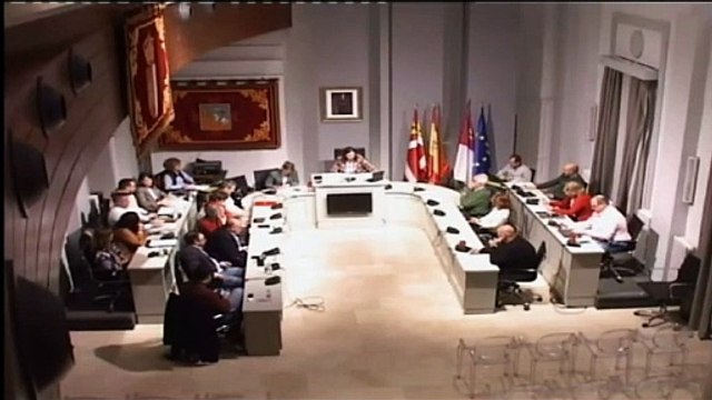 Así pierde los papeles la alcaldesa socialista de Alcázar de San Juan llamando fascista a la portavoz de Vox
