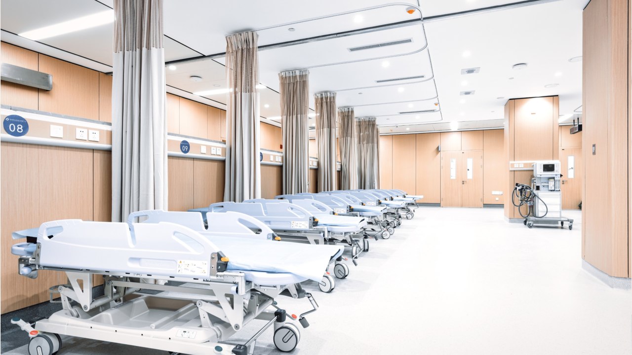 Var : plusieurs mois après la mort de Lucas aux urgences, sa mère prend de nouveau la parole, "des gens meurent"