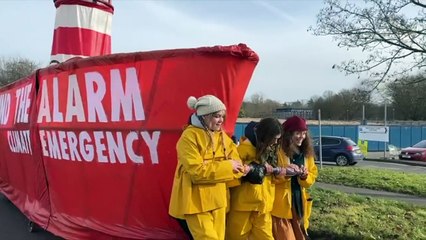 Greta Thunberg joins Farnborough Airport protest