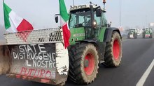 Melegano, i trattori bloccano la Binasca