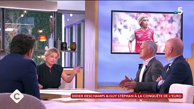 Anne-Elisabeth Lemoine s'est moqué gentiment de Brigitte Macron sur le plateau de l'émission C à Vous.Didier Deschamps évoque Brigitte Macron dans l'émission C à Vous