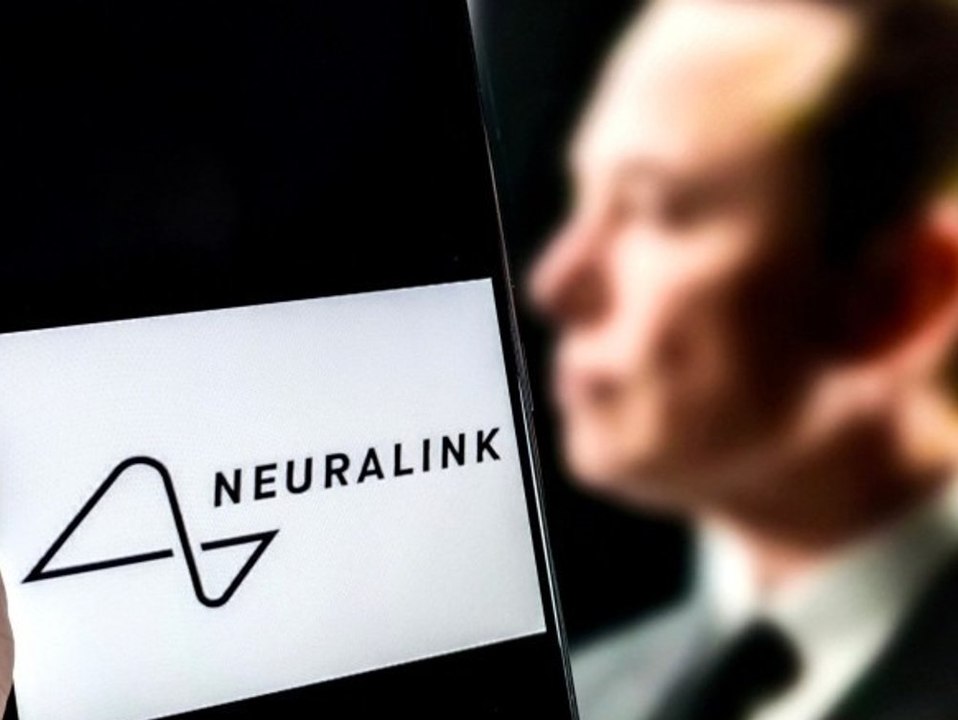 Elon Musks Neuralink implantiert erstmals Gehirnchip beim Menschen