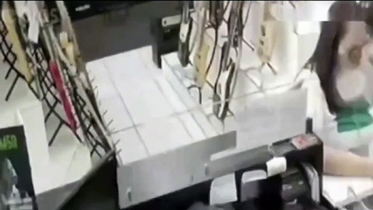 Cão furta três comércios em menos de um mês; ações foram flagradas por câmeras de segurança