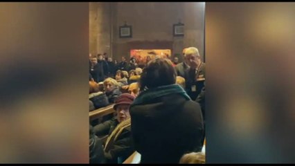 Modena, attiviste di Extinction Rebellion interrompono la messa