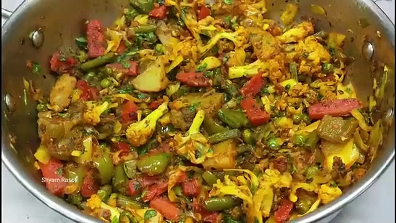 Mix_Veg_Dry_Recipe।_मिक्स_वेज_इस_तरह_बनाएंगे_तो_सब_आपकी_तारीफ_करेंगे।_Mix_Veg_Recipe।_Mix_Veg_Dry।(360p)