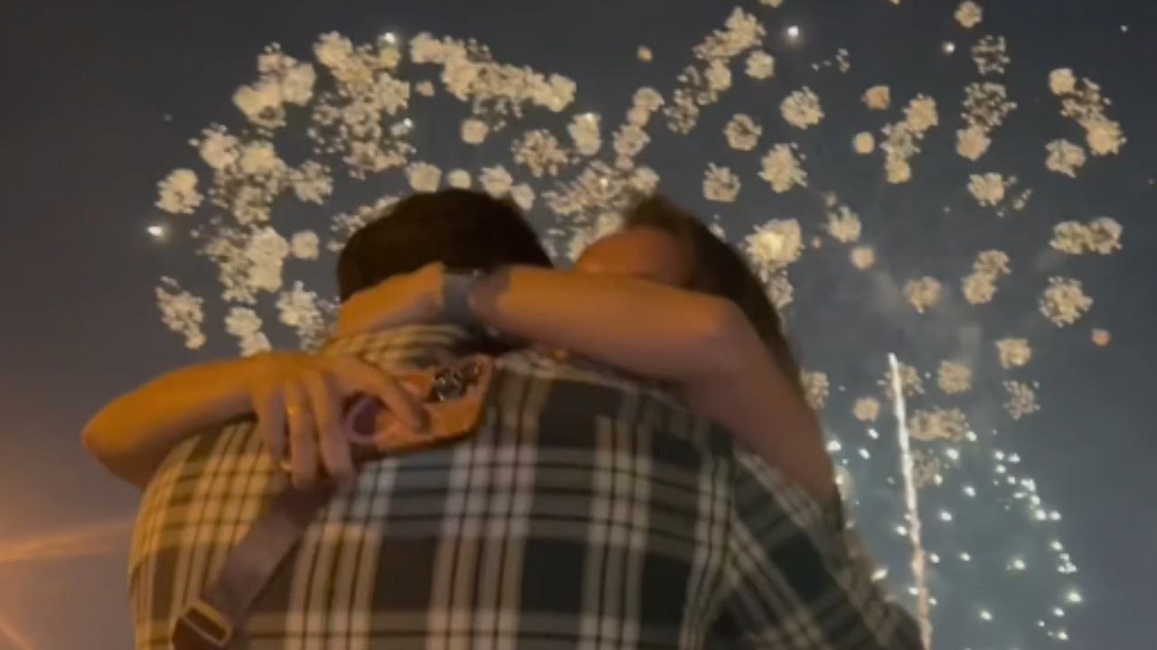 Ringing in a new life: Love lights up the New Year in Dubai - video ...