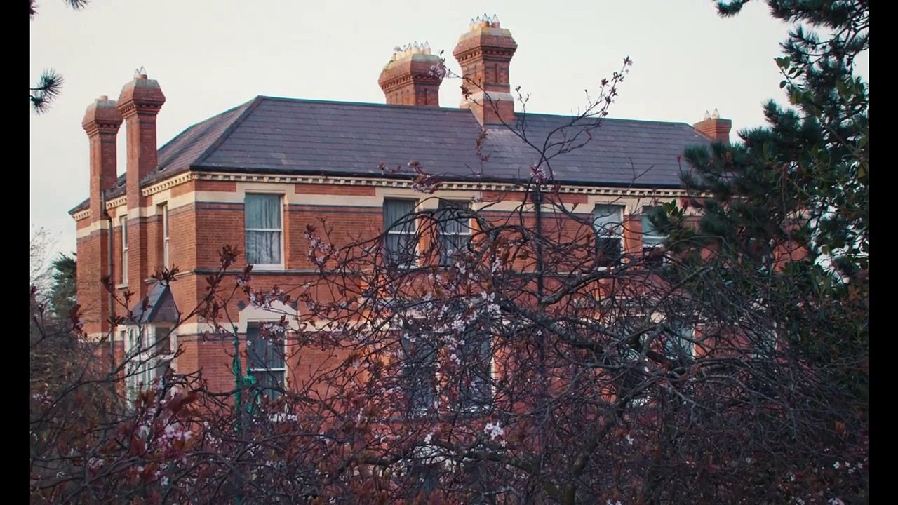 Malédiction Bande-annonce (UK)