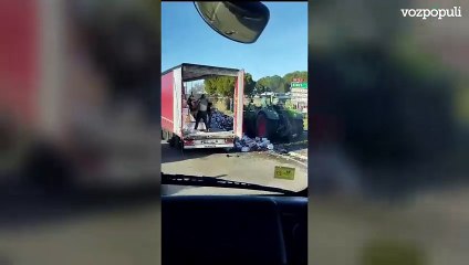 Seis días vagando por las carreteras de Francia en camión: "La situación es caótica, el trato inhumano"