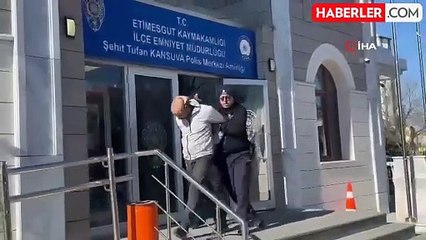 下载视频: Ankara'da arabanın camını kırarak hırsızlık yapan şahıslar yakalandı