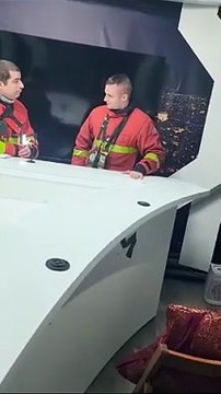 Surveillance encore cette nuit, la 3eme au front, de l’évolution de la situation. Encore #merci aux #Sapeurs #Pompiers de #Paris pour avoir sauvé notre #studio des reprises incandescentes.