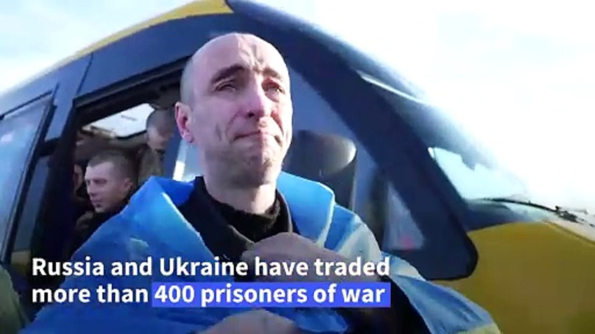 ⁣Ukrainian and Russian war prisoners return home
