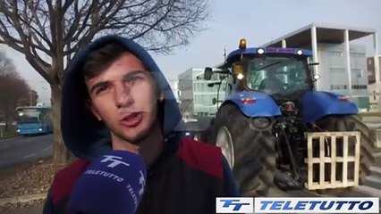 Tải video: Video News - Protesta agricoltori, traffico in tilt