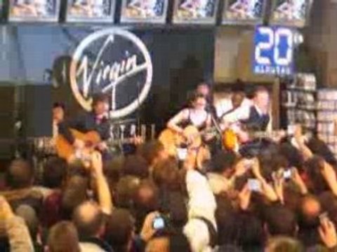 Superbus Butterfly Showcase à Virgin Megastore