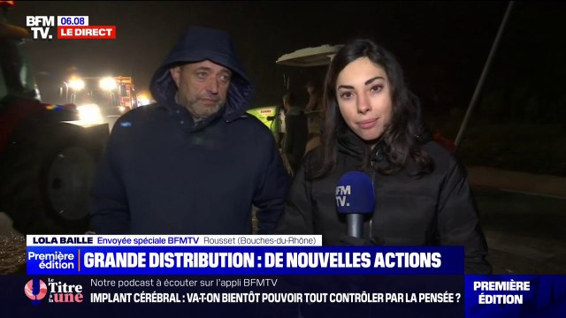 Colère des agriculteurs: des bottes de pailles, des palettes et du fumier pour barrer le passage d'une enseigne de la grande distribution à Rousset, dans les Bouches-du-Rhône