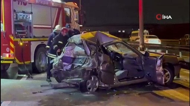 TEM’de tırla çarpışan otomobil kağıt gibi ezildi: 2 ağır yaralı