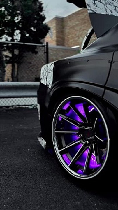 BE DIFFERENT-STAND ELIT3