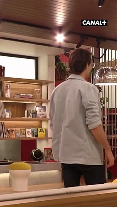 Pierre Niney est insupportable et prend du plaisir à mettre la pagaille dans  En Aparté -  CANAL+