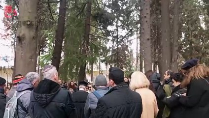 Yazar Mario Levi'nin cenazesi  Acıbadem Musevi Mezarlığı'nda toprağa veriliyor