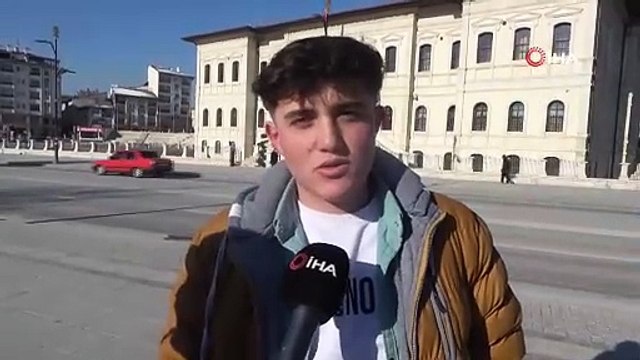 Bu fotoğraf 1 yıl arayla aynı ilimizde, aynı noktada, aynı günde çekildi