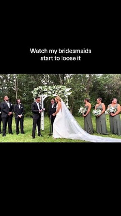 Gato interrompe \'casamento\' e acaba por ser adotado pelos noivos