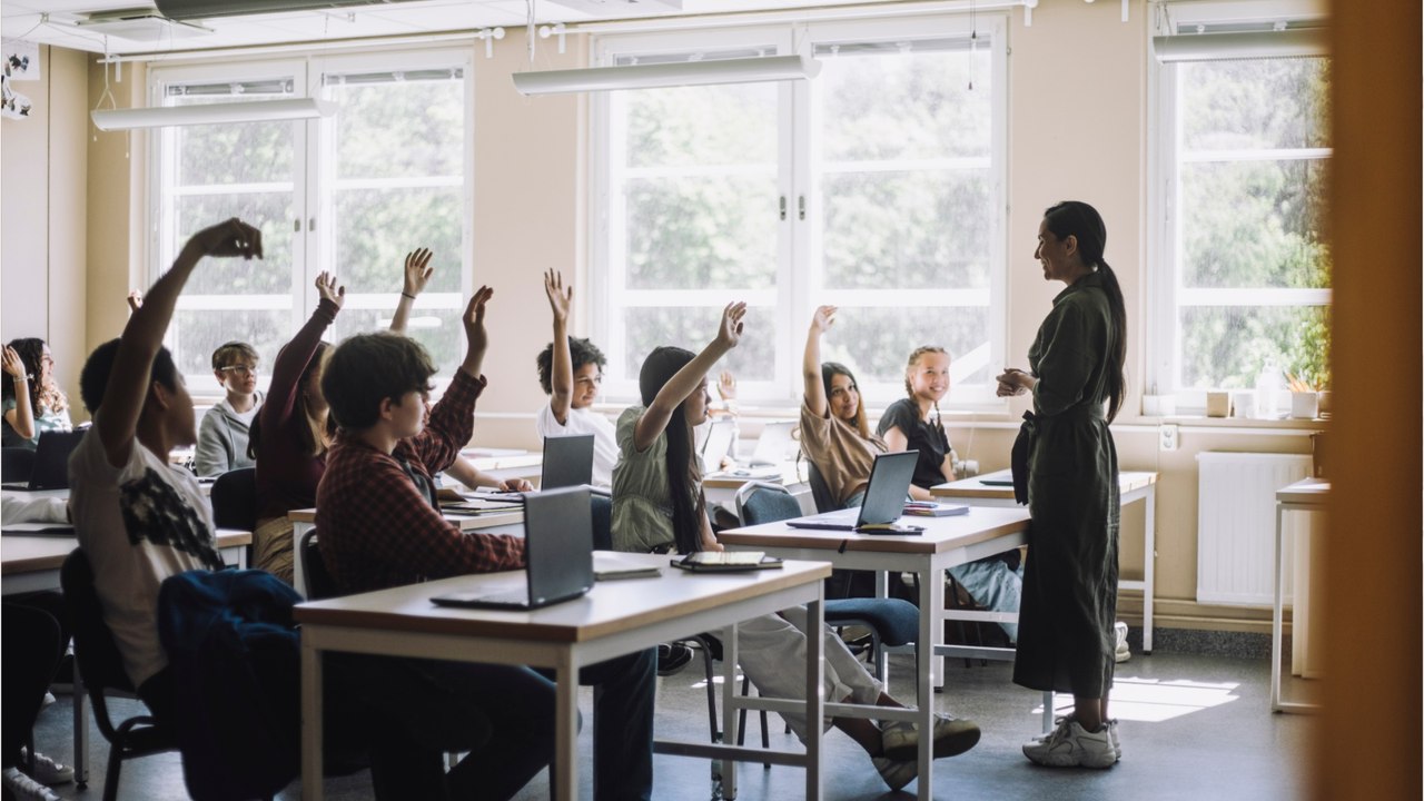Salaires : pourquoi les profs du privé sont-ils moins bien payés que ceux de l'école publique ?