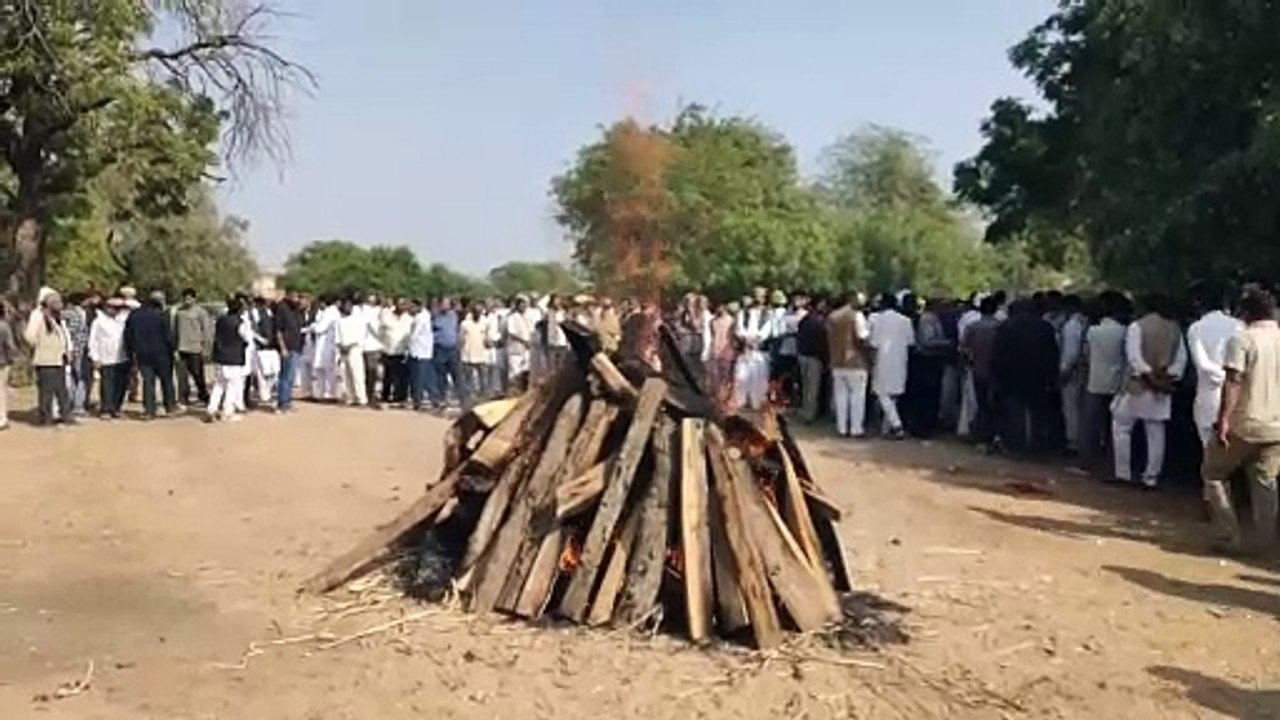 पंचतत्व में विलीन हुईं चित्रा सिंह, नहीं आ सके मानवेंद्र सिंह, पुत्र ने दी मुखाग्नि